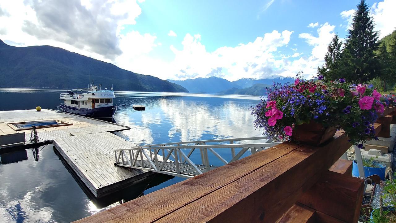 Desolation Sound Homfray Lodge מראה חיצוני תמונה