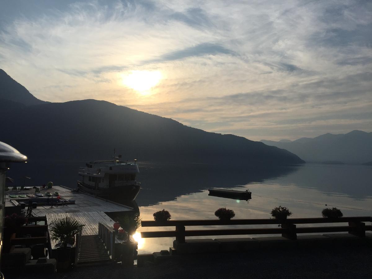 Desolation Sound Homfray Lodge מראה חיצוני תמונה